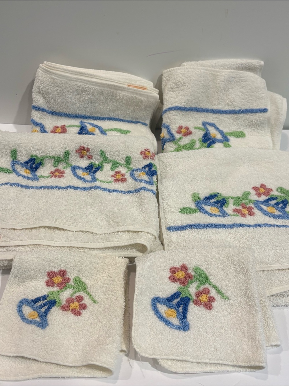 VTG Martex Floral Towel Set Tulips 2 Bath, 2 Hand, 2 Washcloths Made In USA MCM